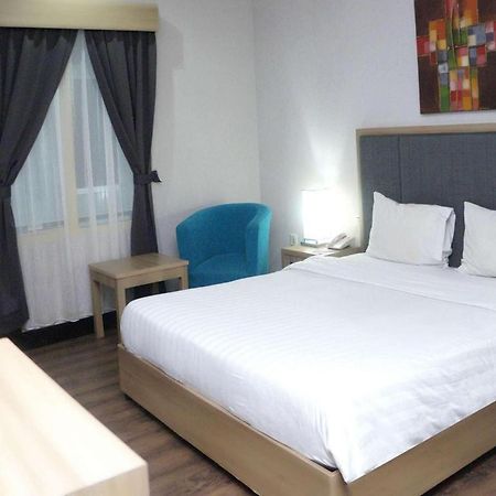 Orchardz Hotel Gajah Mada Pontianak Exterior photo