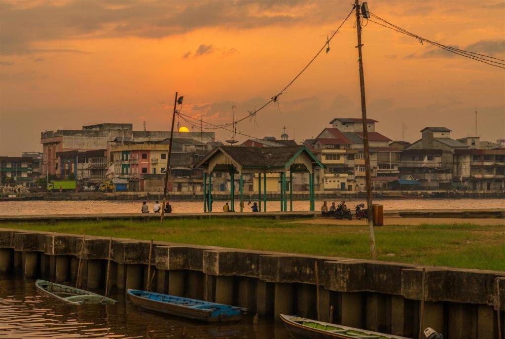 Orchardz Hotel Gajah Mada Pontianak Exterior photo