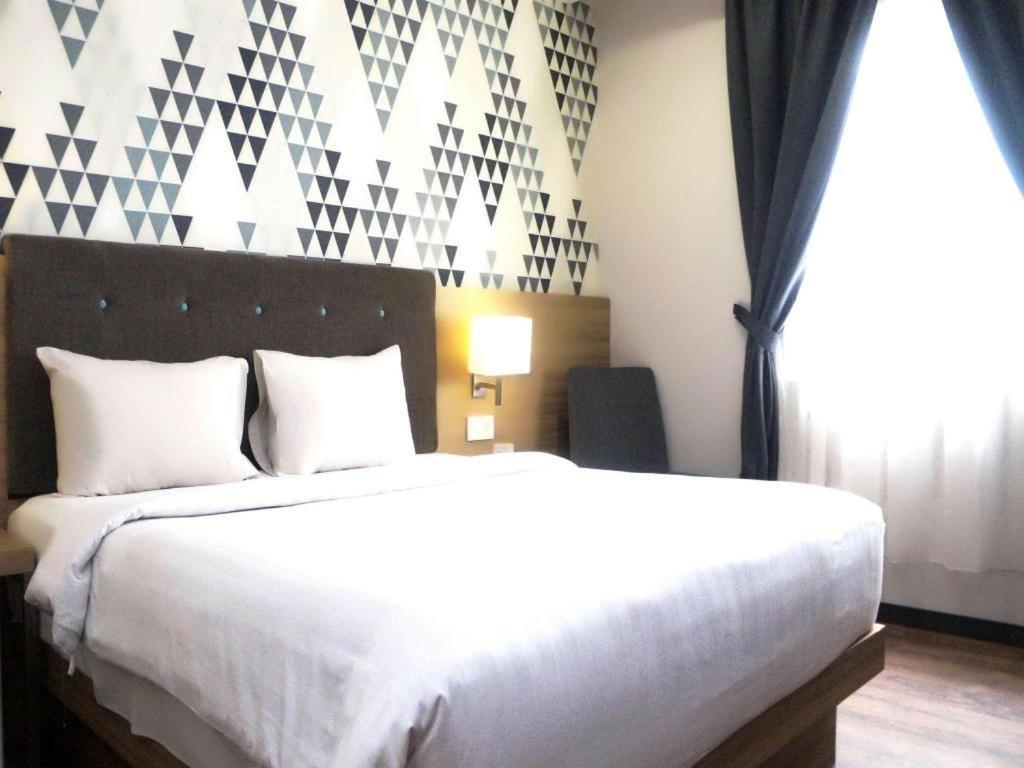 Orchardz Hotel Gajah Mada Pontianak Exterior photo