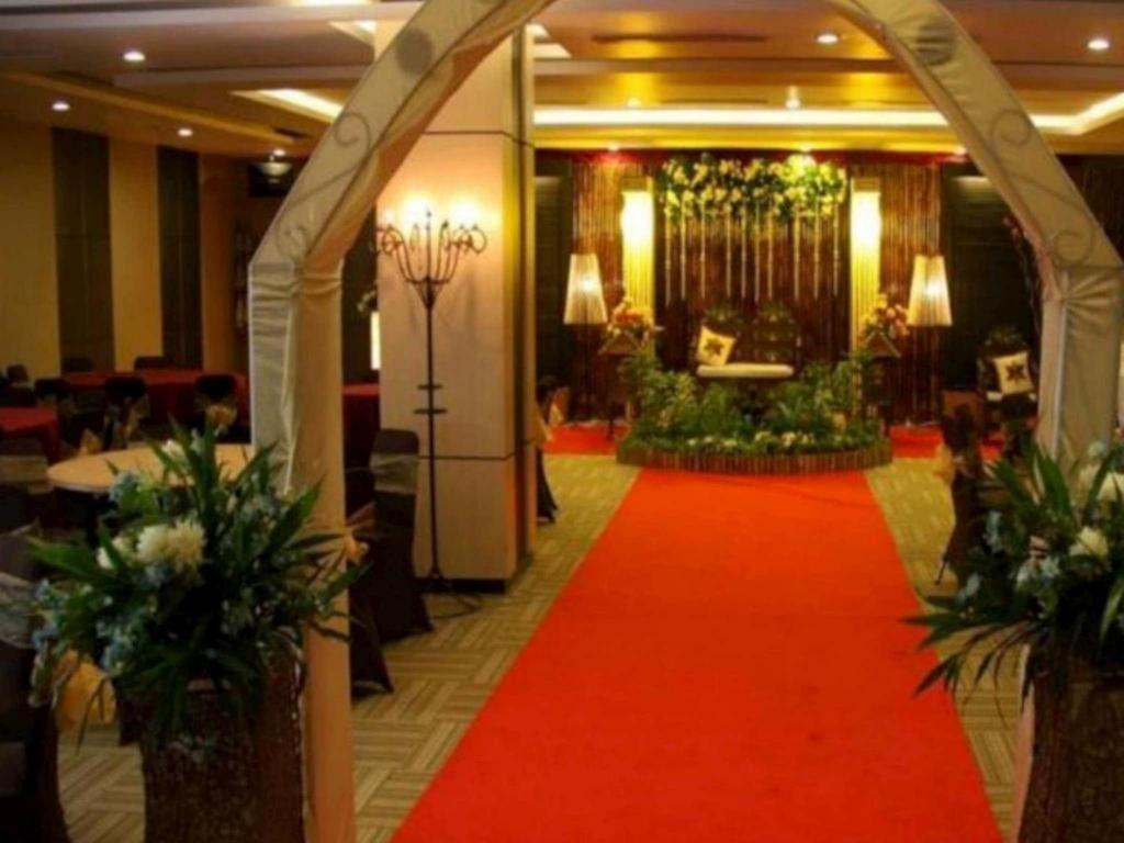 Orchardz Hotel Gajah Mada Pontianak Exterior photo