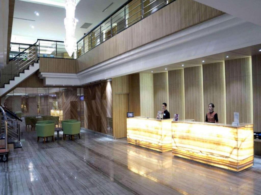 Orchardz Hotel Gajah Mada Pontianak Exterior photo