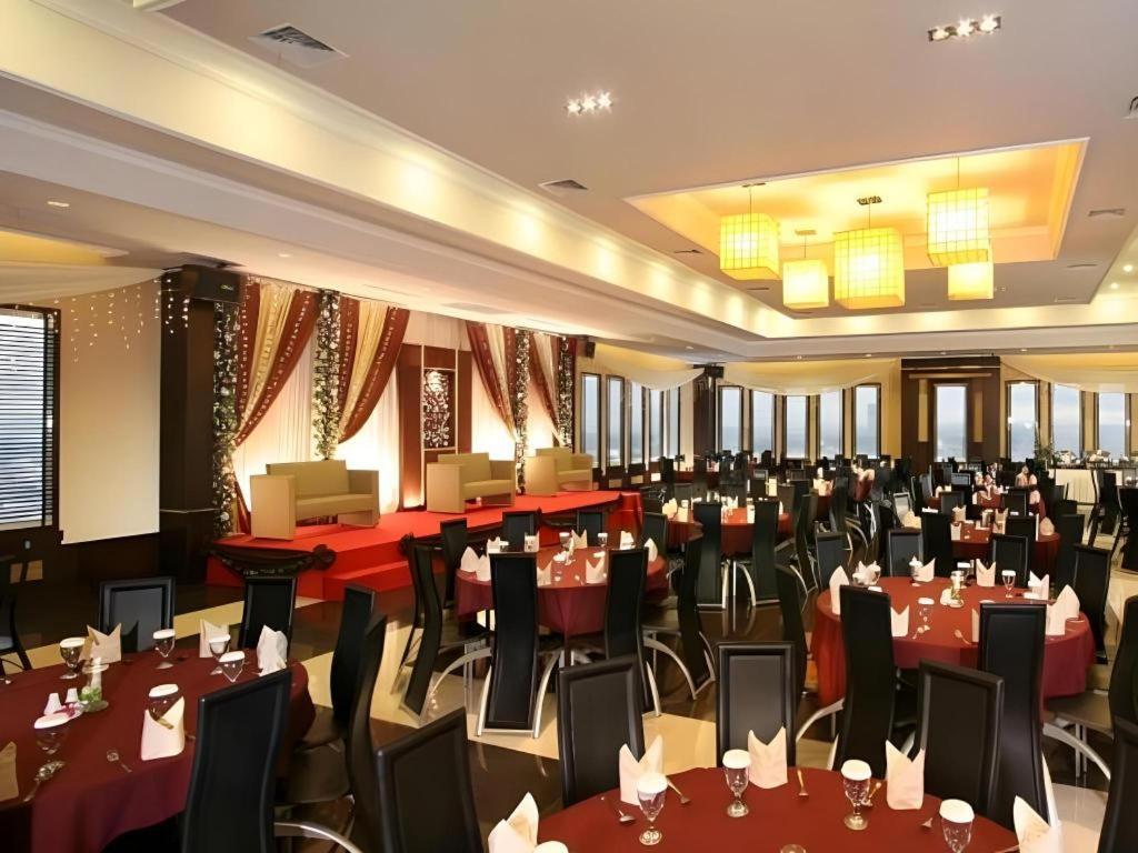 Orchardz Hotel Gajah Mada Pontianak Exterior photo