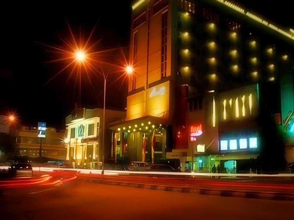 Orchardz Hotel Gajah Mada Pontianak Exterior photo