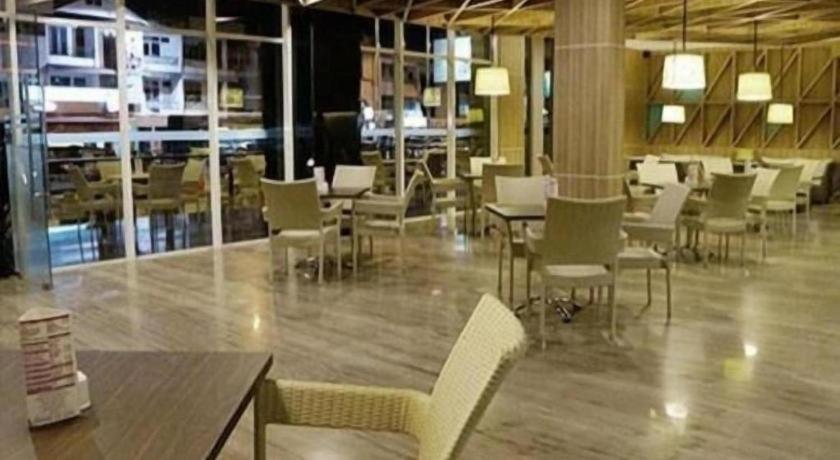 Orchardz Hotel Gajah Mada Pontianak Exterior photo