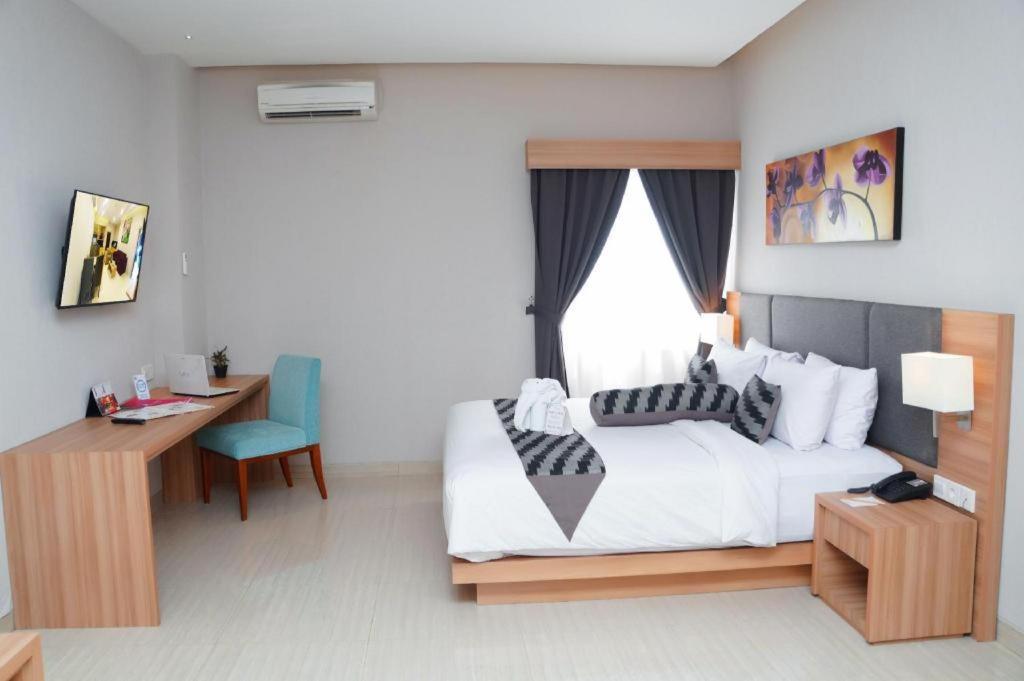 Orchardz Hotel Gajah Mada Pontianak Exterior photo