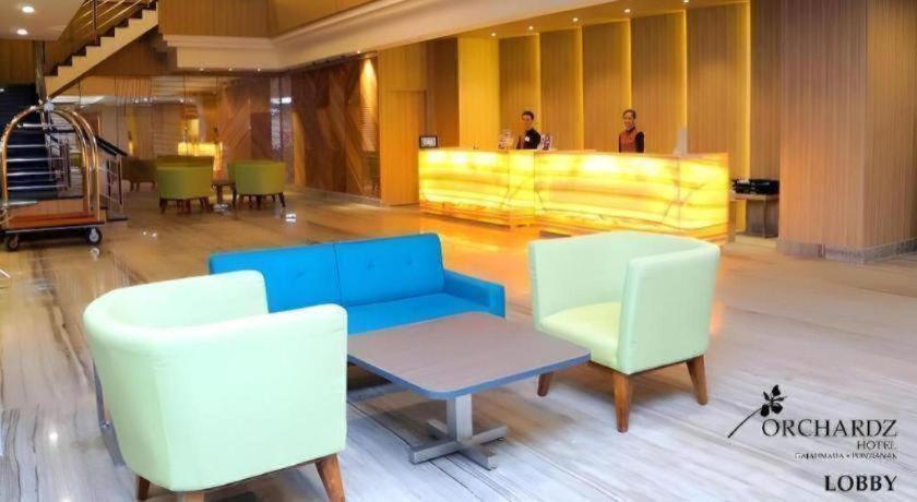 Orchardz Hotel Gajah Mada Pontianak Exterior photo