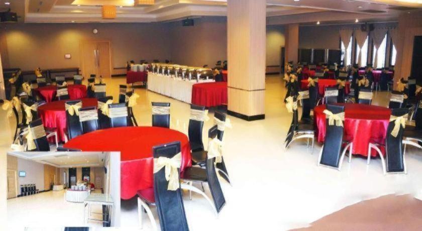 Orchardz Hotel Gajah Mada Pontianak Exterior photo