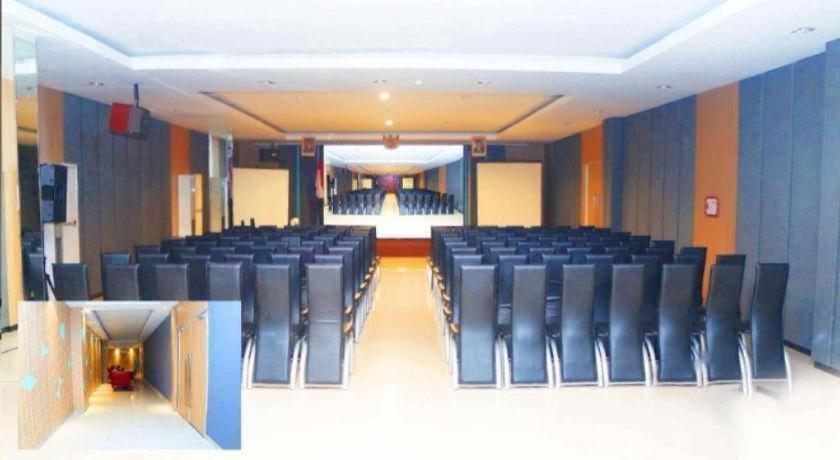 Orchardz Hotel Gajah Mada Pontianak Exterior photo