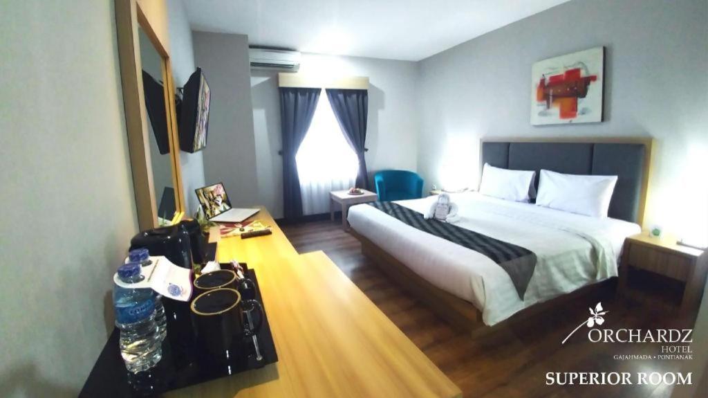 Orchardz Hotel Gajah Mada Pontianak Exterior photo