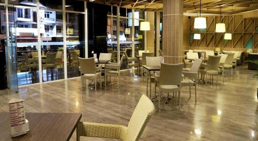 Orchardz Hotel Gajah Mada Pontianak Exterior photo