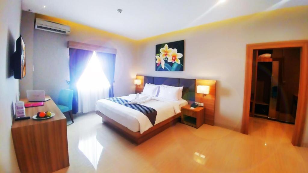 Orchardz Hotel Gajah Mada Pontianak Exterior photo