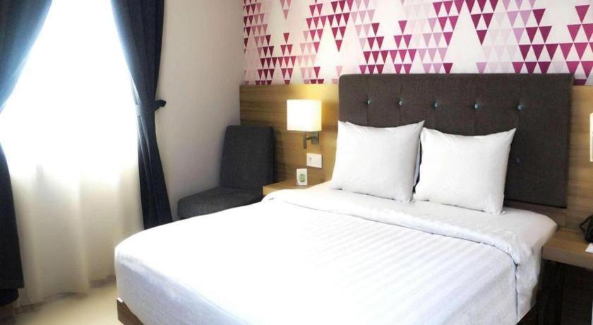 Orchardz Hotel Gajah Mada Pontianak Exterior photo