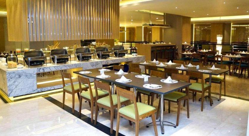 Orchardz Hotel Gajah Mada Pontianak Exterior photo