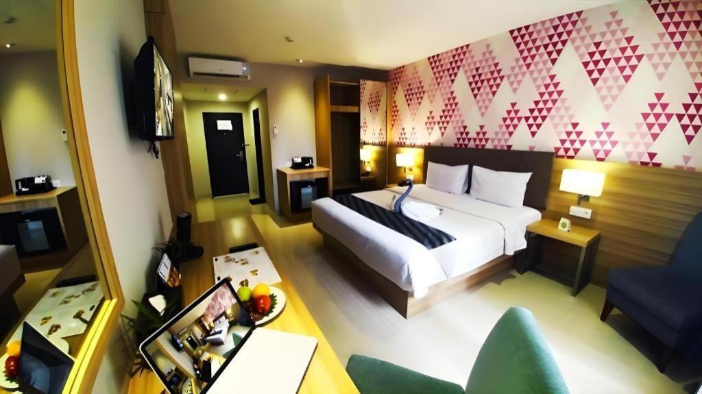 Orchardz Hotel Gajah Mada Pontianak Exterior photo
